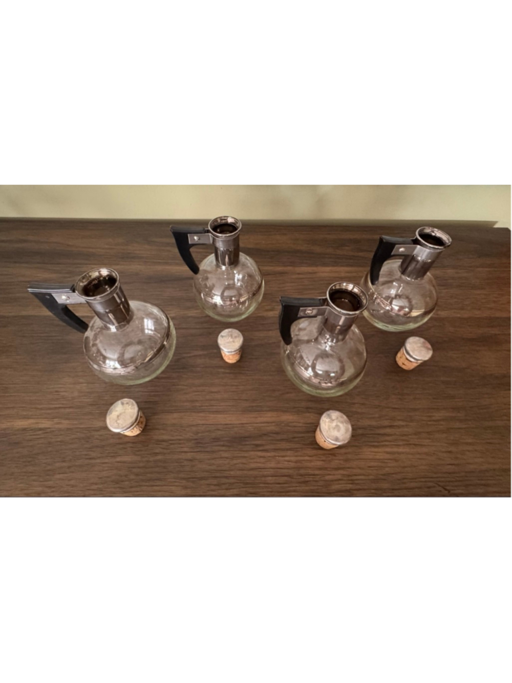 Set of 4 Mid-Century Glass Cruets w/ Bakelite Handles - Picture 4 of 4